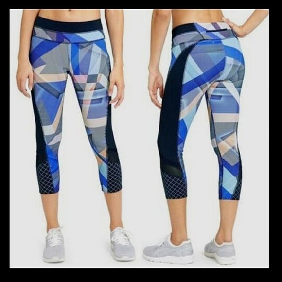 2 for $26  ATHLETA Electric Geo Sonar Capri workout Leggings tights Small - Picture 1 of 4